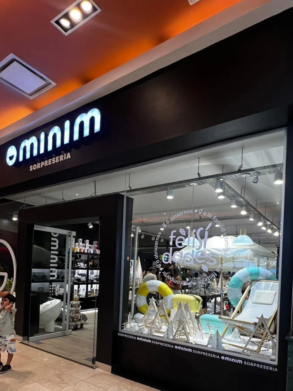 franquicias-ominim-local16